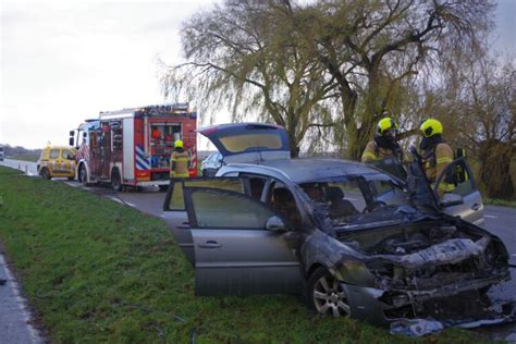 Auto Vliegt In Brand Na Kopstaart Botsing Aan De Maasdamseweg In S