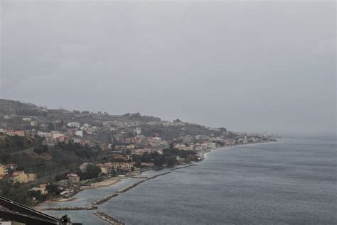 Maltempo Nello Stretto Di Messina Pioggia Tra Scilla E Cariddi Foto