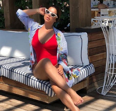 SEKIN BIKINI JEDVA PREKRIO OBLINE Muškarci ne prestaju da gledaju u donji deo GALERIJA Alo rs