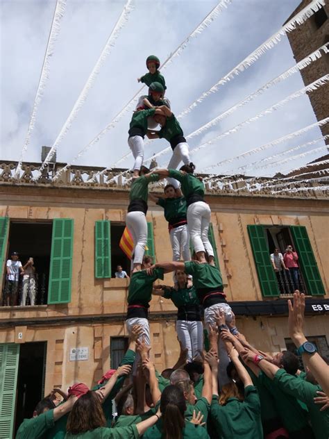 La Colla Castellera Allots De Llevant Actuaren A La Fira De SHorta