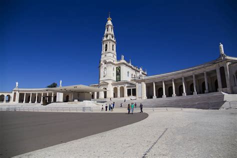 Saiba como visitar o Santuário de Fátima em Portugal