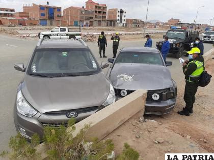 Aparatosa Colisi N En La Doble V A Oruro La Paz Peri Dico La Patria