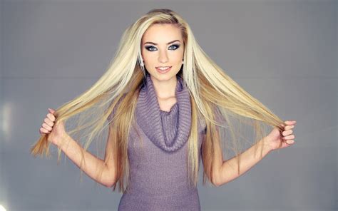 Blonde Face Smile Make Up Dress Wallpaper Coolwallpapers Me
