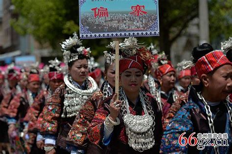 施洞苗胞盛装游演“姊妹节” 千人踩鼓场面壮观 贵州旅游在线