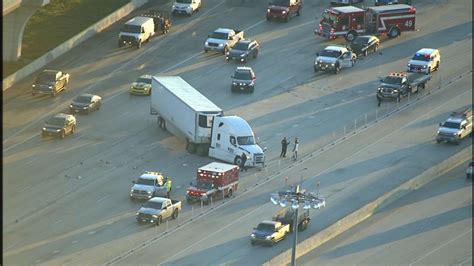 Houston Traffic Jackknifed 18 Wheeler Involved In Crash Blocks I 10 During Morning Rush Hour