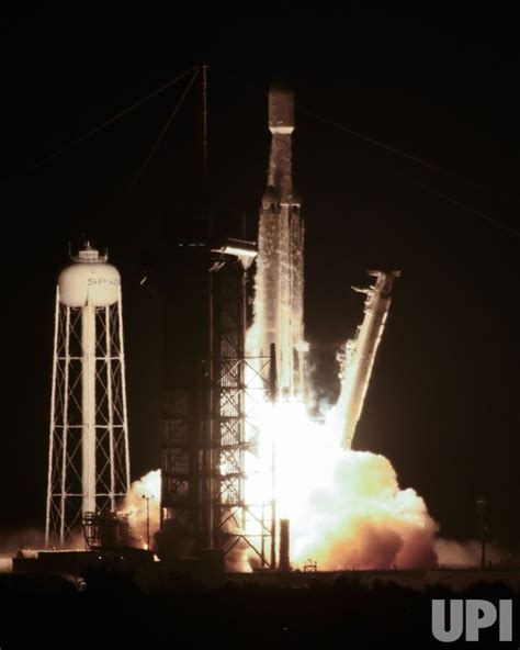 Photo Spacex Falcon Heavy Launches X37b For The Ussf From The Kennedy