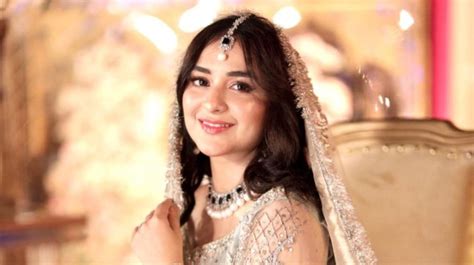 Yumna Zaidi AKA Meerub Looks Effortlessly Gorgeous In Pearl White