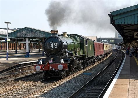 Gwr Castle Class Loco No Earl Of Mount Edgcumbe Steaming West