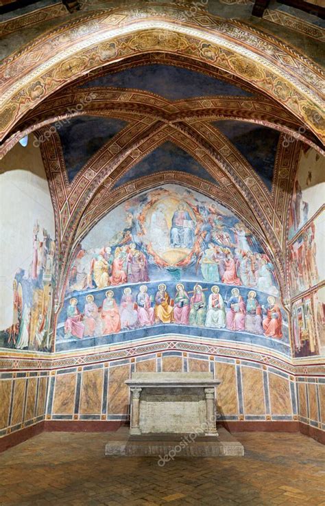 San Gimignano Toscana De Italia Frescos En La Iglesia De San Lorenzo