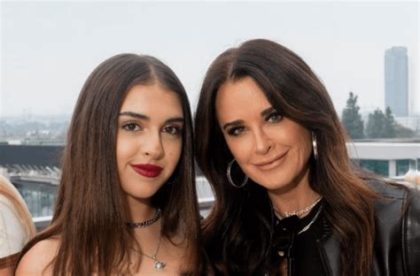 Video Kyle Richards And Mauricio Surprise Daughter Portia Unmansky