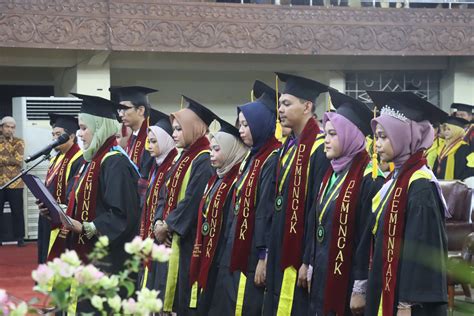 Wisuda Perdana Tahun Uin Suska Riau Bolehkan Orang Tua Wali