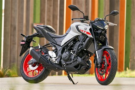 Top 10 naked bike tốt nhất năm 2020 Yamaha MT 03 đầu bảng Honda vắng