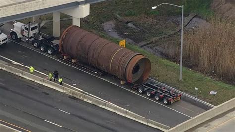 Truck Strikes Overpass In Philadelphia On I 95 Rnews