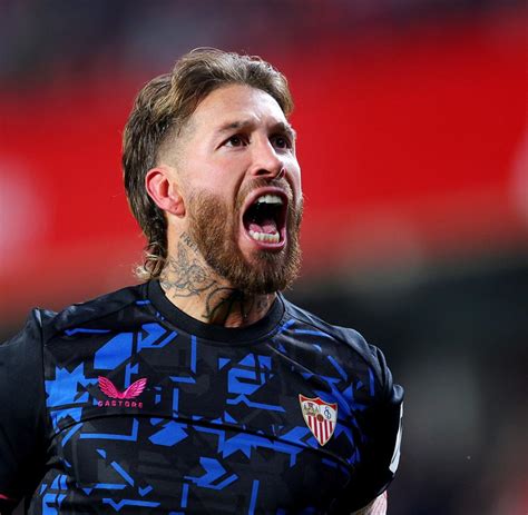 Fc Sevilla Mitten Im Interview Schreit Sergio Ramos Einen Fan An Welt