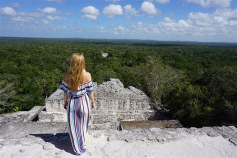 Abenteuer In Mexiko Maya Ruinen Im Dschungel Von Calakmul Erklimmen