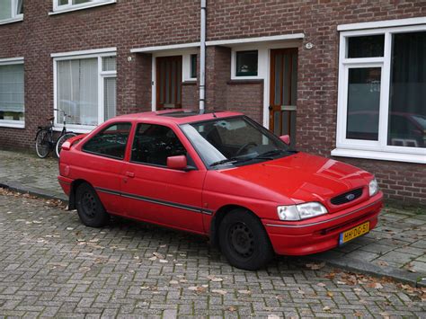 Ford Escort 1 6i CLX 16V 1994 Datum Eerste Toelating 03 0 Flickr