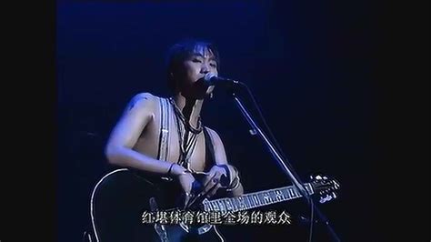 Beyond乐队1991年生命接触演唱会，黄家驹在演唱《再见理想》这首歌之前说了一番感动全场的话腾讯视频