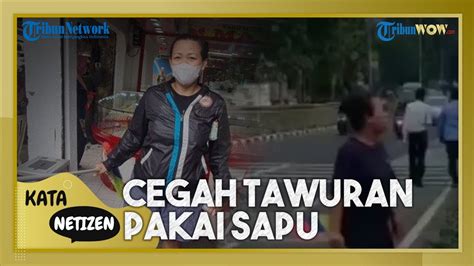 Viral Aksi Emak Emak Di Tebet Bubarkan Pelajar Tawuran Pakai Sapu Ijuk