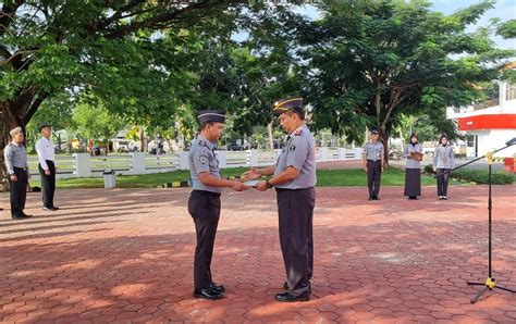 Apresiasi Kinerja Jajarannya Kalapas Indramayu Berikan Penghargaan