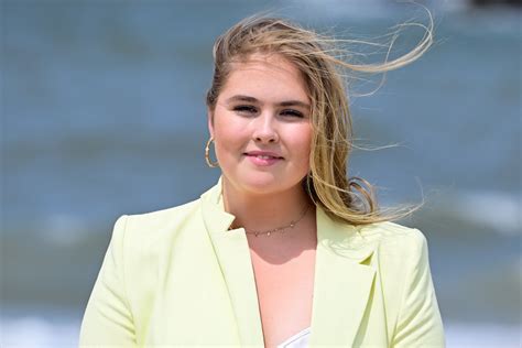 Nieuw Boek Over Prinses Amalia Vipnieuws Nl