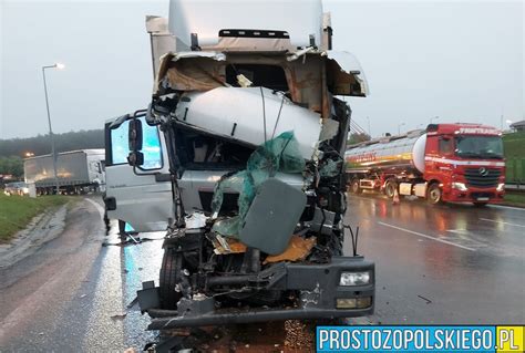 Zderzenie dwóch tirów na autostradzie A4 na wysokości Góry Świętej