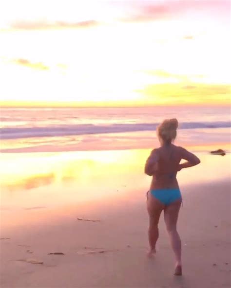Britney Spears Flaunts Her Sexy Bikini Body On The Beach 6 Pics