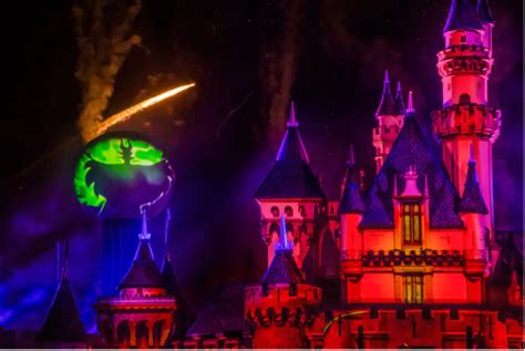 Top 5 Can’t Miss Disneyland Halloween Activities by Mickey Visit