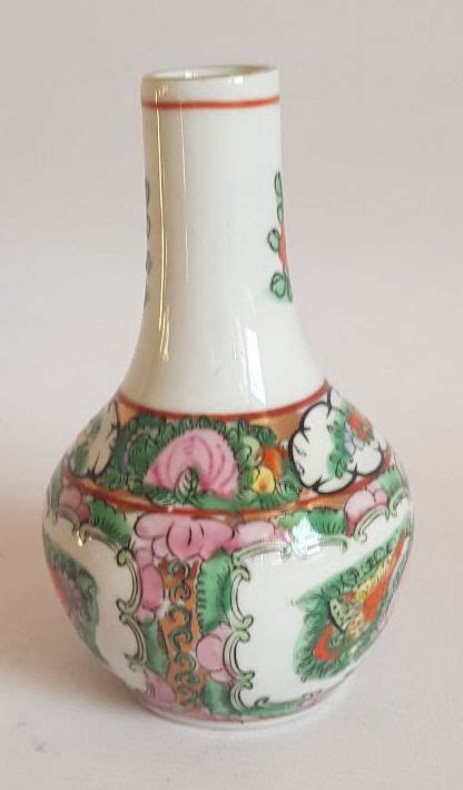 01 VASO BOJUDO EM PORCELANA CHINESA MEDINDO 12cm DE ALTURA CASA