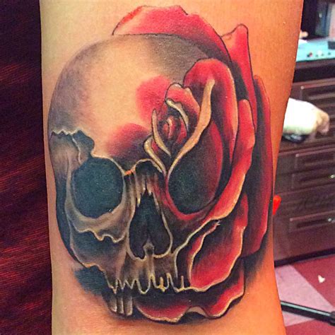 Fun Skull And Rose Tattoo Traepereztattoos Rose Tattoo Tattoos