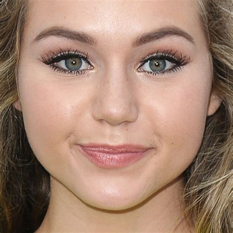 Brec Bassinger Makeup Black Eyeshadow Brown Eyeshadow Silver Eyeshadow And Clear Lip Gloss