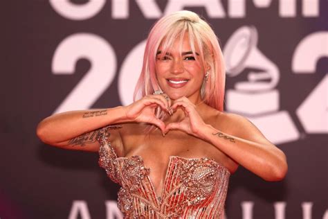 Karol G es coronada como Mujer del Año por Billboard demostrando su