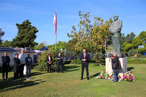 Fotogalerija Polaganje Vijenaca Povodom Dana Neovisnosti Nave Er