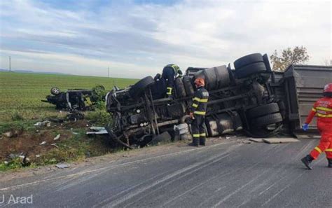 VEST un mort şi trei răniţi în urma unui accident rutier în care au