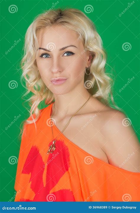Portret Beautiful Blonde Woman In A Dress Stock Image Image Of Fashion Portrait 36968389