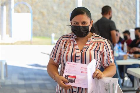 Entrega Gobierno De Carlos Pe A Ortiz Tarjetas De Becas A Domicilio