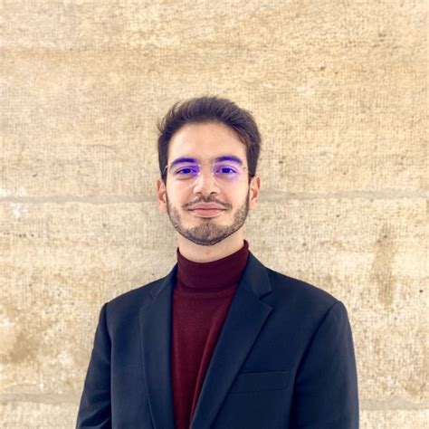 Hamza Prof de droit à Paris 25 h 0 avis