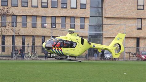 Ambulances En Politie Met Spoed Naar Een Mmt Melding In Zaltbommel