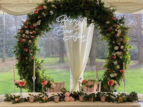 How To Impressively Display Neon Signs At Weddings