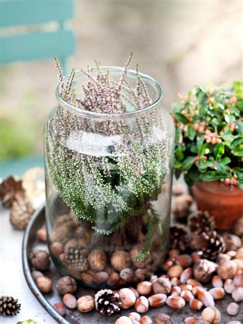 Herbstdeko im Glas mit Heide und Eicheln SCHÖNER WOHNEN