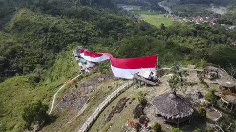 Peringati HUT Ke 78 RI Bendera Merah Putih Raksasa Berkibar Di Titik