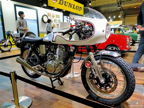 レトロなカフェレーサーにはTT100GPがよく似合うダンロップブースで見つけたヤマハSR400が素敵東京オートサロン2023