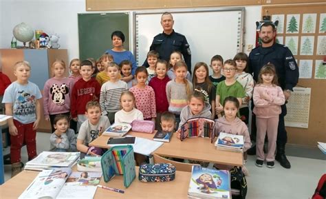 Policjanci Odwiedzaj Najm Odszych I Dbaj Aby Ferie By Y Bezpieczne