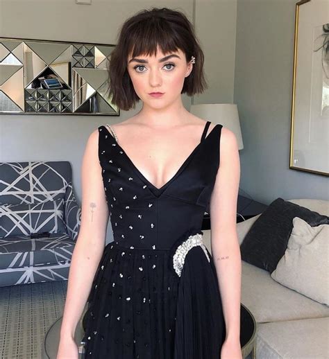 Maisie Williams Black Dress Celebswithpetitetits