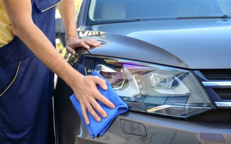 How To Clean Car Headlights? - WeeBitCleaning