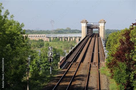 Pont De Chemin De Fer Entre Saint Vincent De Paul Et Cubzac Les Ponts