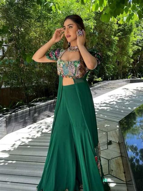 Krystle Dsouza Keeps It Classy In Her New Green Attire Ottplay