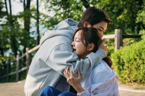 Yeon Woo Jin Gently Comforts Gugudans Kim Sejeong In I Wanna Hear