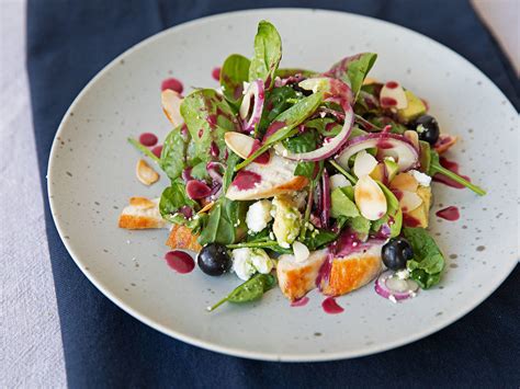 Avocado Hähnchen Salat mit Blaubeer Vinaigrette Rezept Kitchen Stories