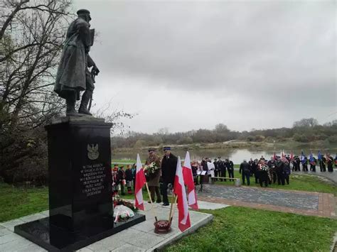 Narodowe Wi To Niepodleg O Ci W Opatowcu Mieszka Cy Wyszli Na Ulic