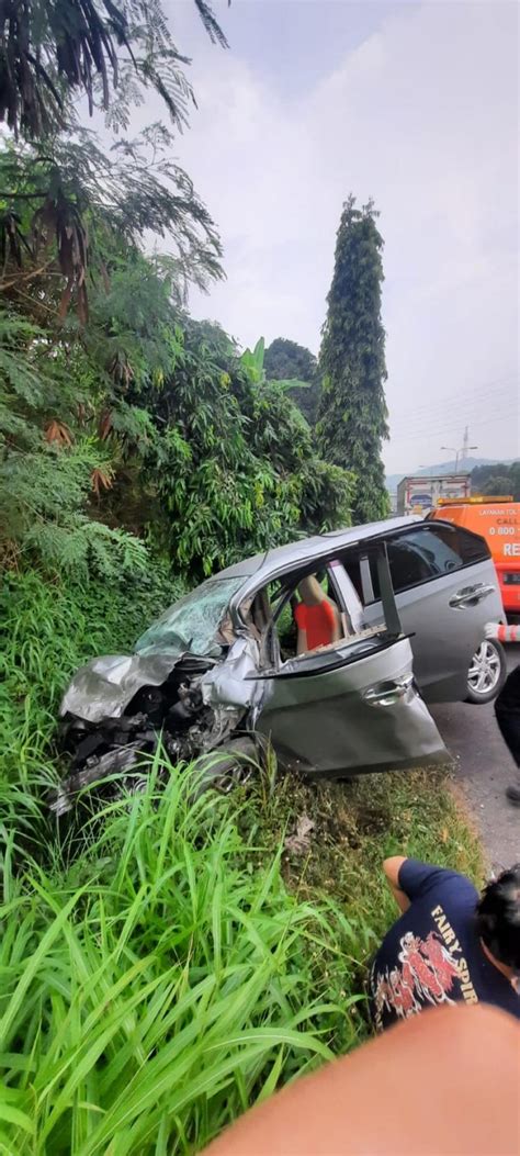 Dua Kendaraan Terlibat Kecelakaan Di Tol Tangerang Merak Ini